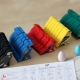 WINGSPAN - Wooden Bird-shaped Player Tokens and Set de pegatinas