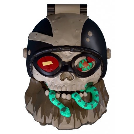 Rover Robin Plastic Model Kit Overtakes Skull Rider