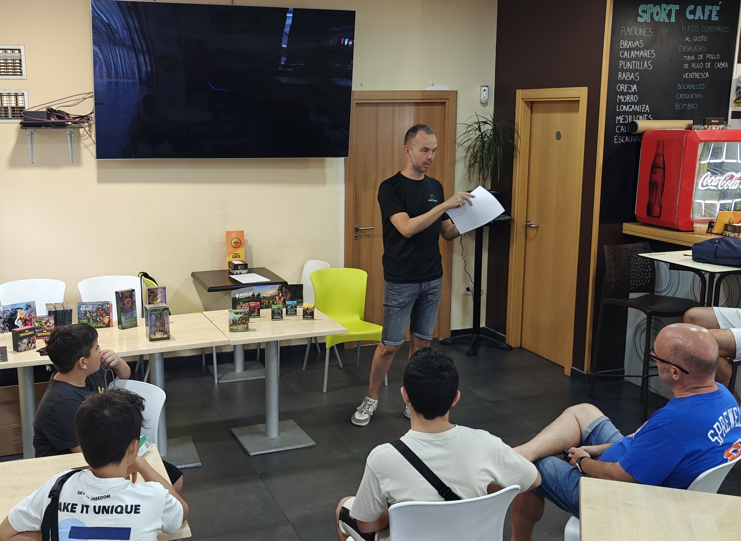 Jugadores en la presentación de Magic The Gathering El Hobbit en Alcañiz Jugadores en la presentación de Magic The Gathering El Hobbit en Alcañiz